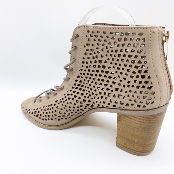 NEW-Vince Camuto-Taupe Tan Leather Laser Cut Gladiator 10 - Picture 4 of 10